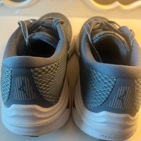 Mizuno Running shoes - Picture 4 of 6